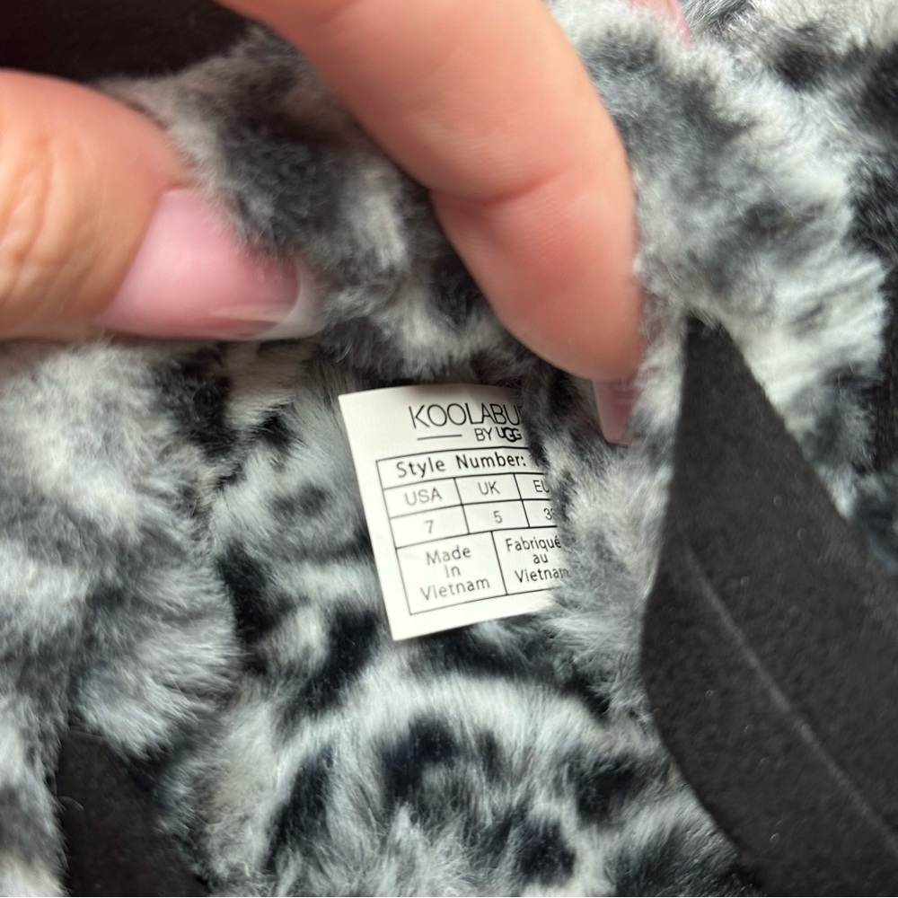 Koolaburra Ugg White & Black Snow Leopard Cheetah Slides - Picture 8 of 13